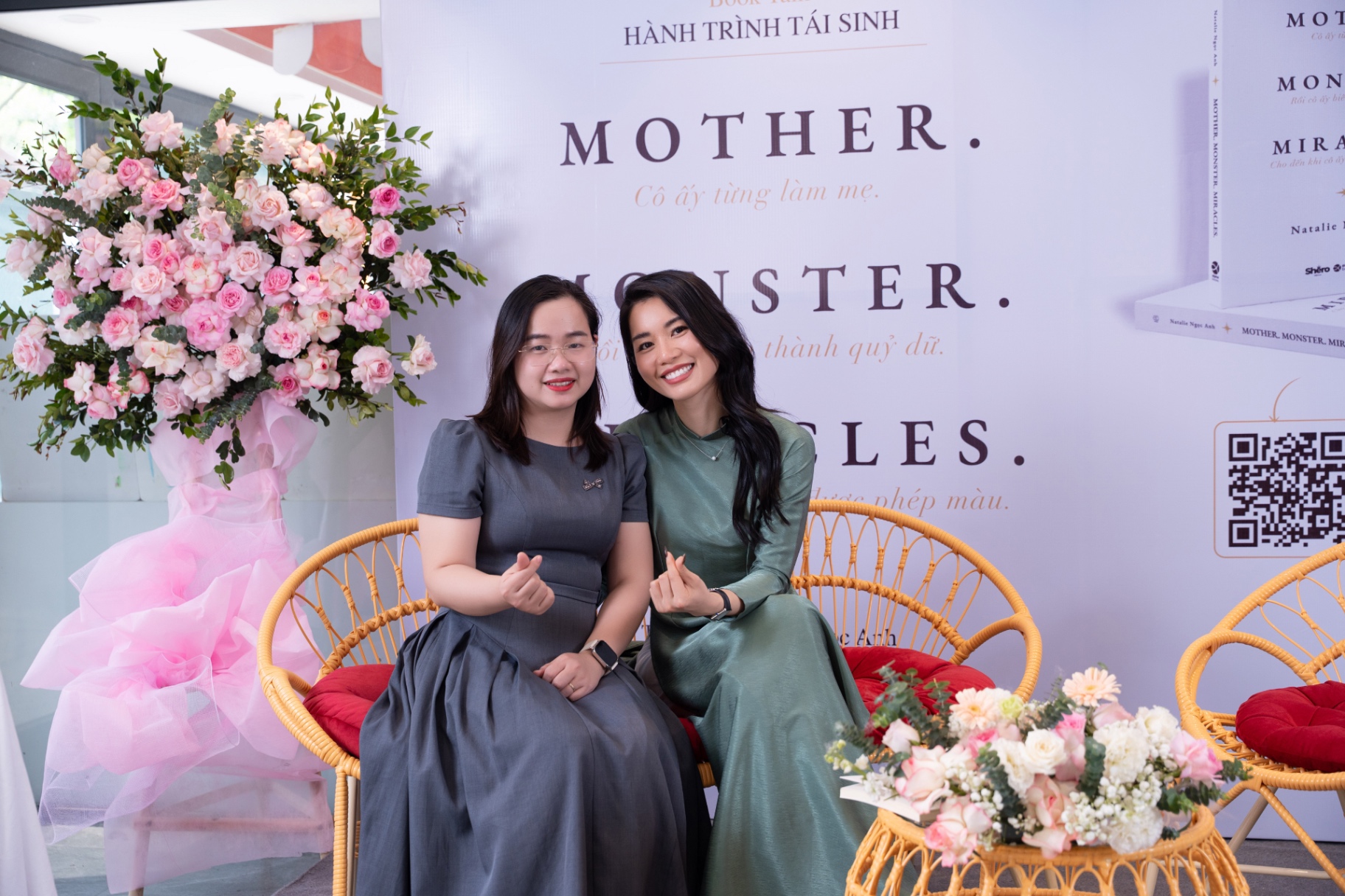 Natalie Ngọc Anh và MC Thảo Vân tại Book Talk MMM