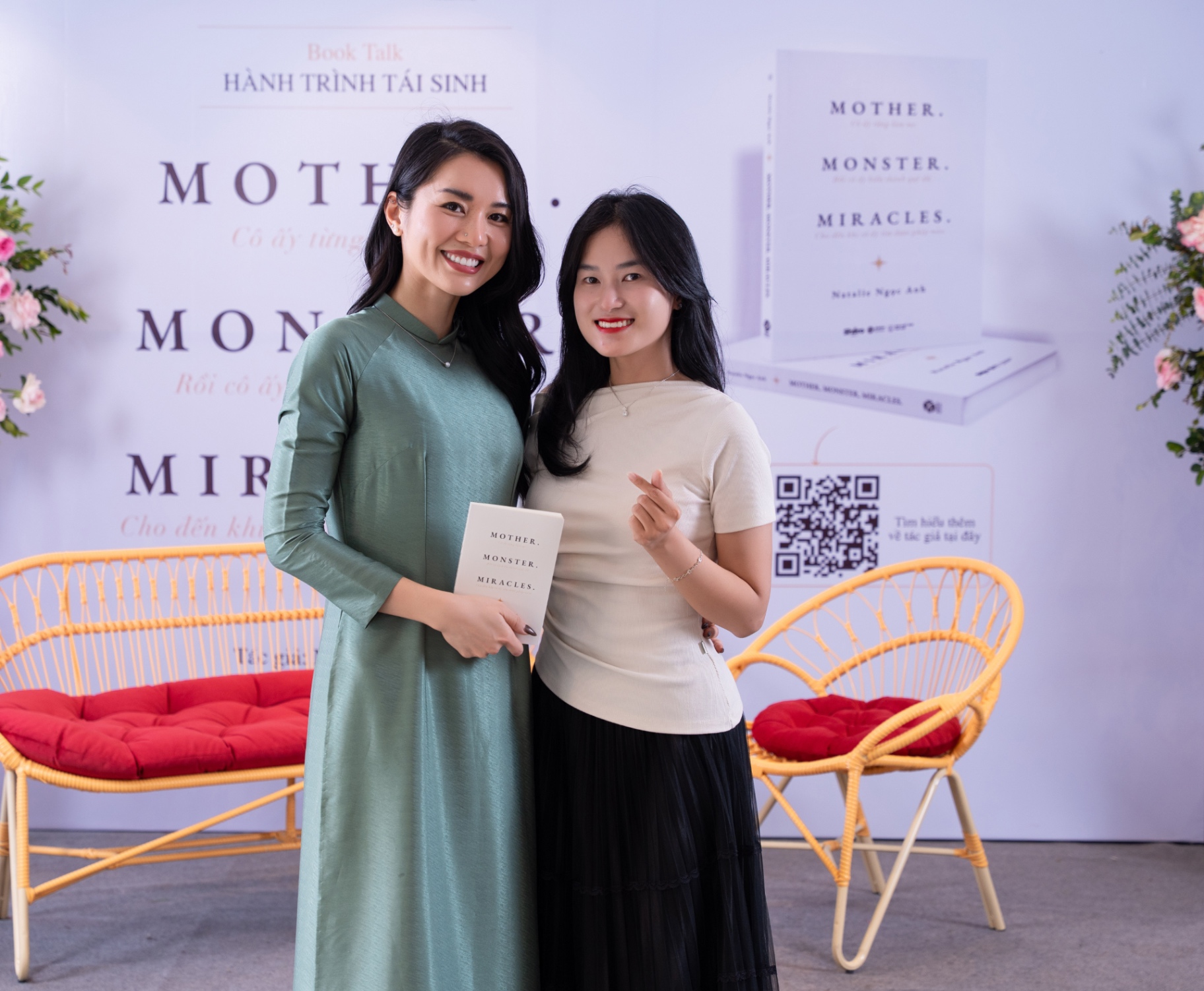 Natalie Ngọc Anh và MC Thảo Vân tại Book Talk MMM