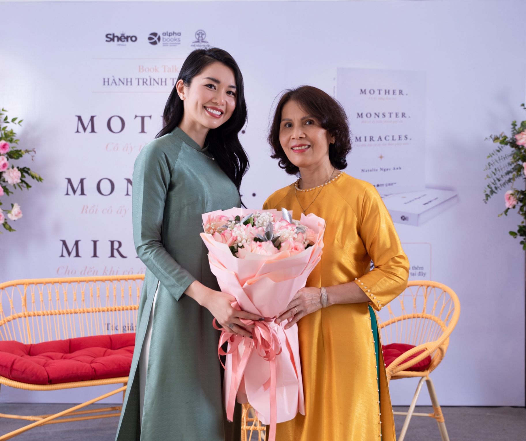 Natalie Ngọc Anh và MC Thảo Vân tại Book Talk MMM